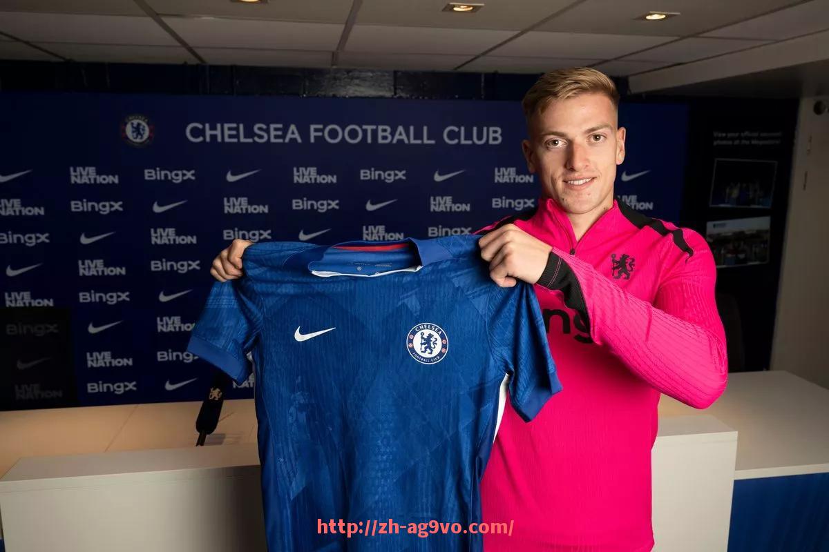 ag9游会-2024年NBA季后赛中表现最具爆发力的球员成长路径探讨